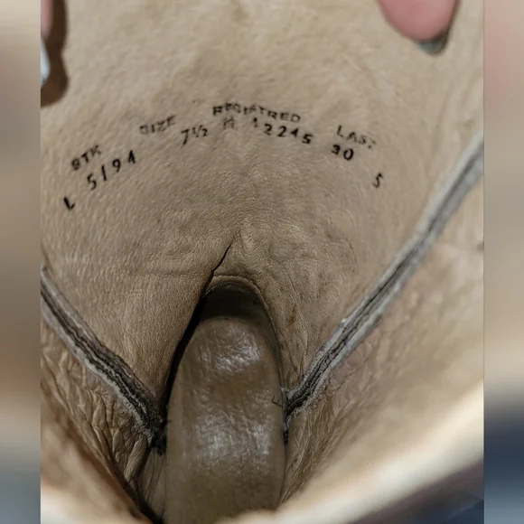 Corral Brown Heeled Boots with Classic Western Design - Picture 5 of 7